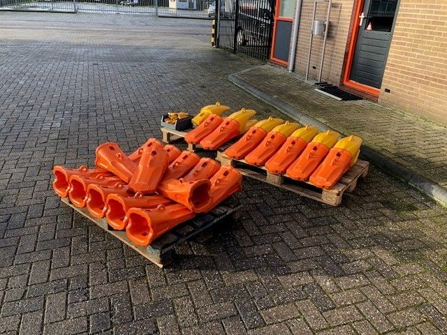 Bucket Teeth & Adapters - Max Machinery Equipment